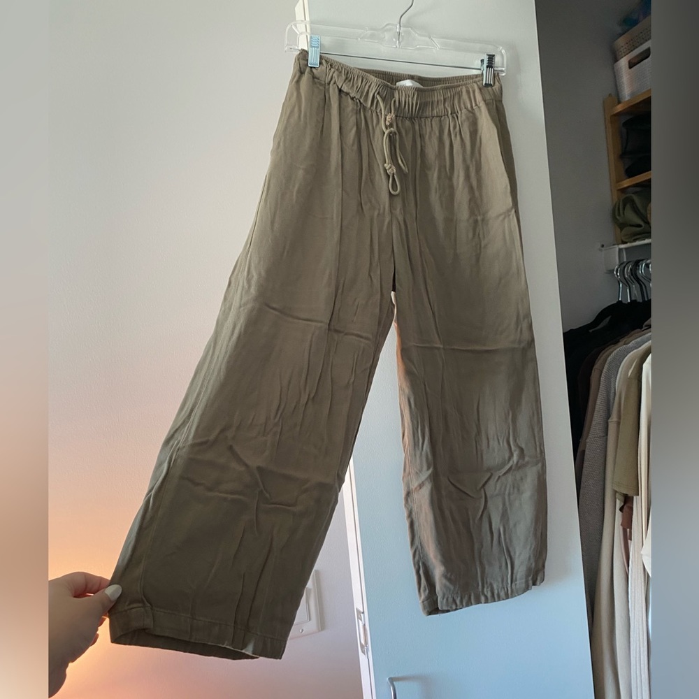 Oak and Fort Elastic Waist Cropped Pant